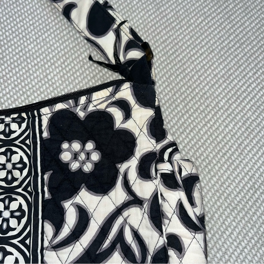 Vera Bradley Small White Black Paisley Shoulder Purse Adjustable Shoulder Strap - Picture 8 of 8